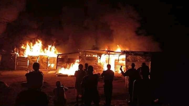 Burning shelters of LGBTI+ asylum seekers in Kakuma Refugee Camp in 2021 (Photo: queersOfKakuma)
